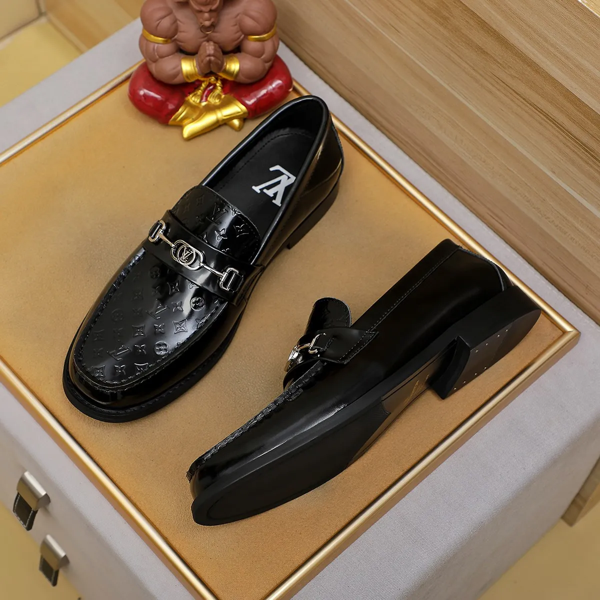 Men's shoes 460 💰 Louis Vuitton LV ® 🆕 model 🔛 full shoe counter, first layer cowhide, 🐂leather lining casual shoes for men, super soft outsole, a must-have for driving. Synchronized with the counter, original first layer cowhide, completely 1:1 mold customization 🌹 top version, color optional! Number: 38-44 (45.46 customized)